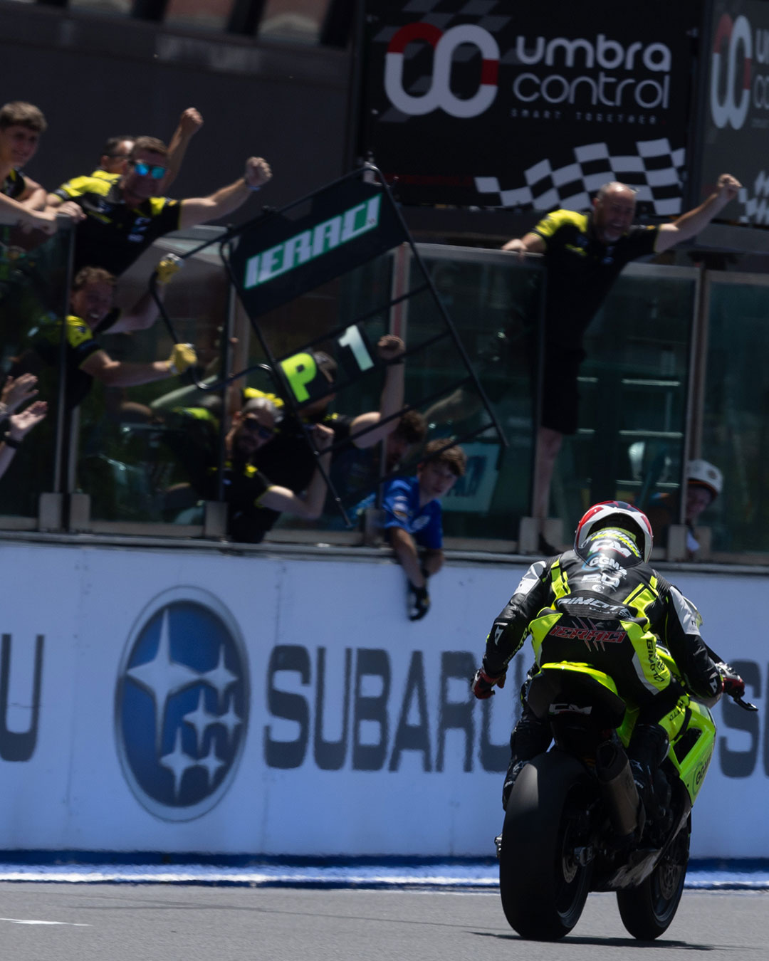 専用 32 The Daytona 660 secured its maiden victory in the World Sportbike