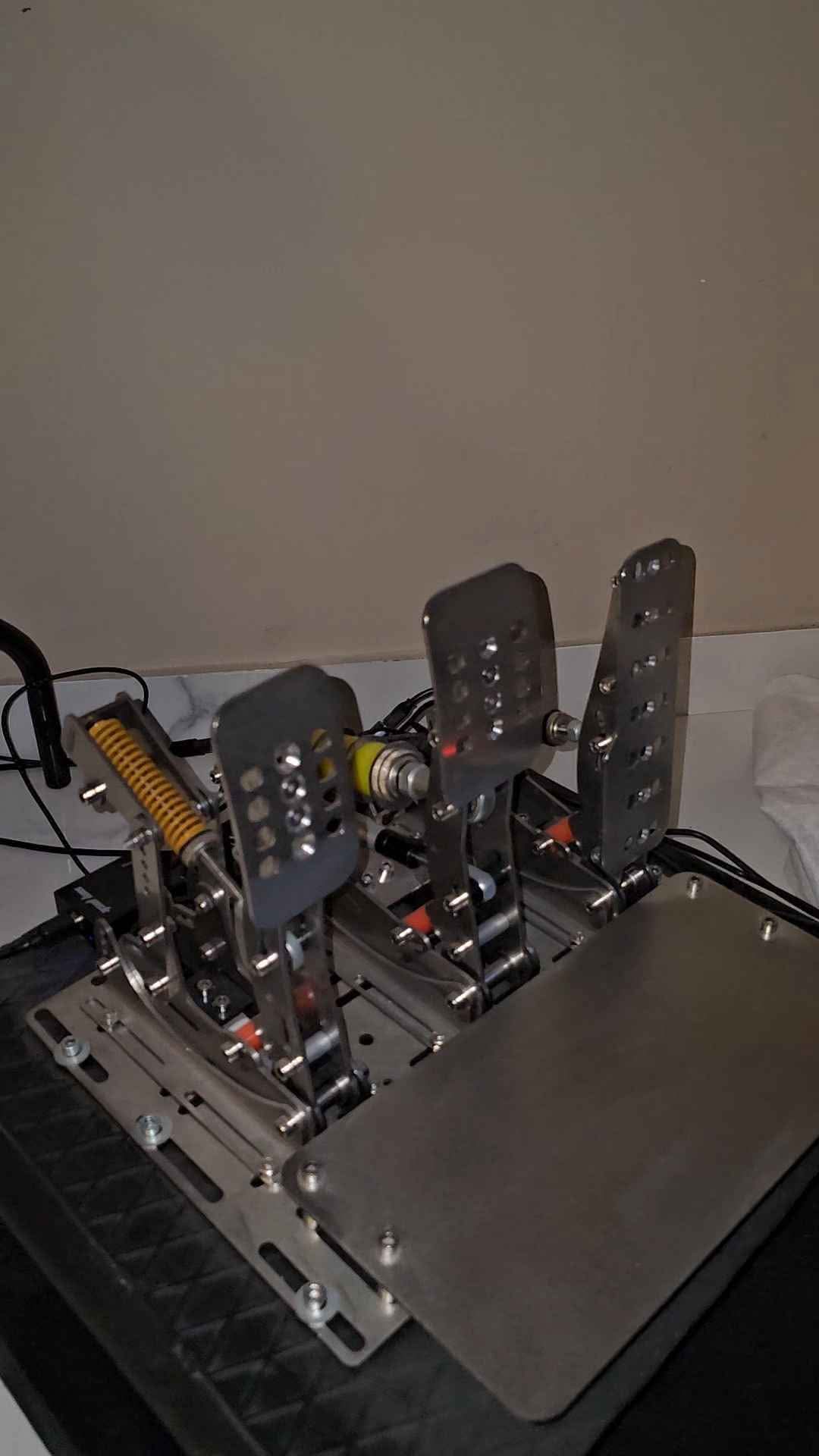 Full Moza R9 Racing Simulator Setup - Car Suspension & Steering ...
