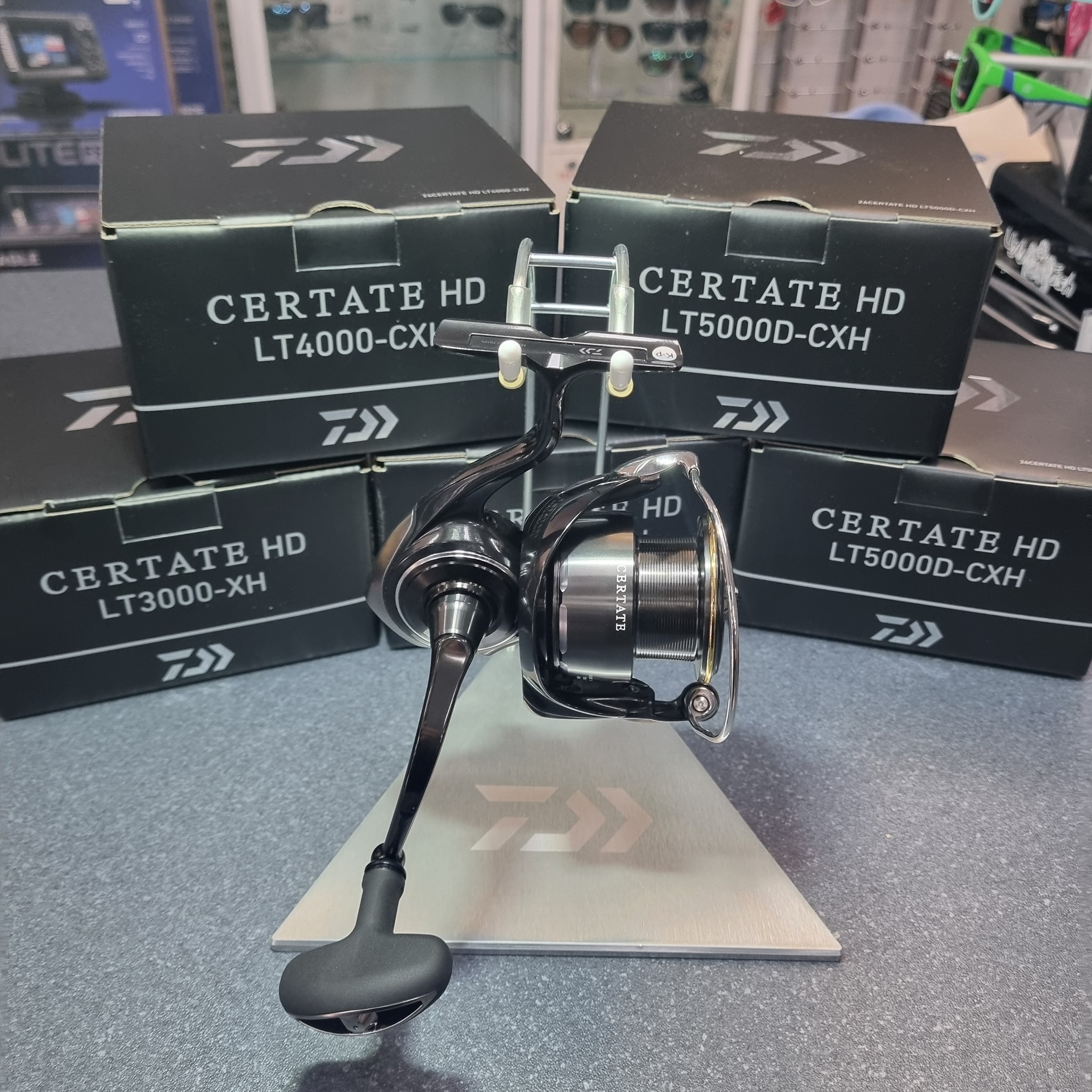 Daiwa CERTATE HYPER CUSTOM 3012H I E 香保県機機物理理 ၉ Pramay