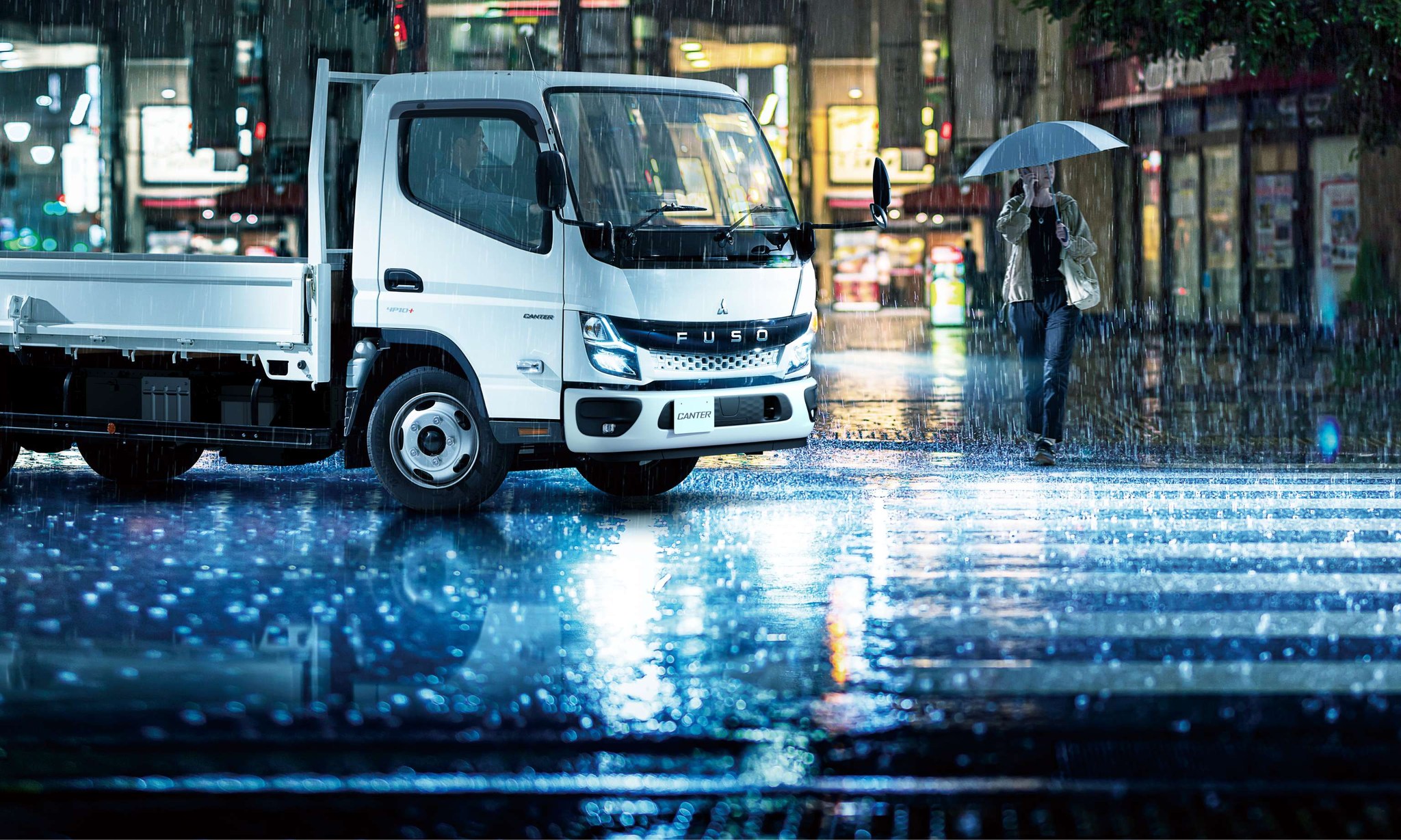 三菱ふそう - In 1965, the medium-duty cab-over Jupiter T620 was 