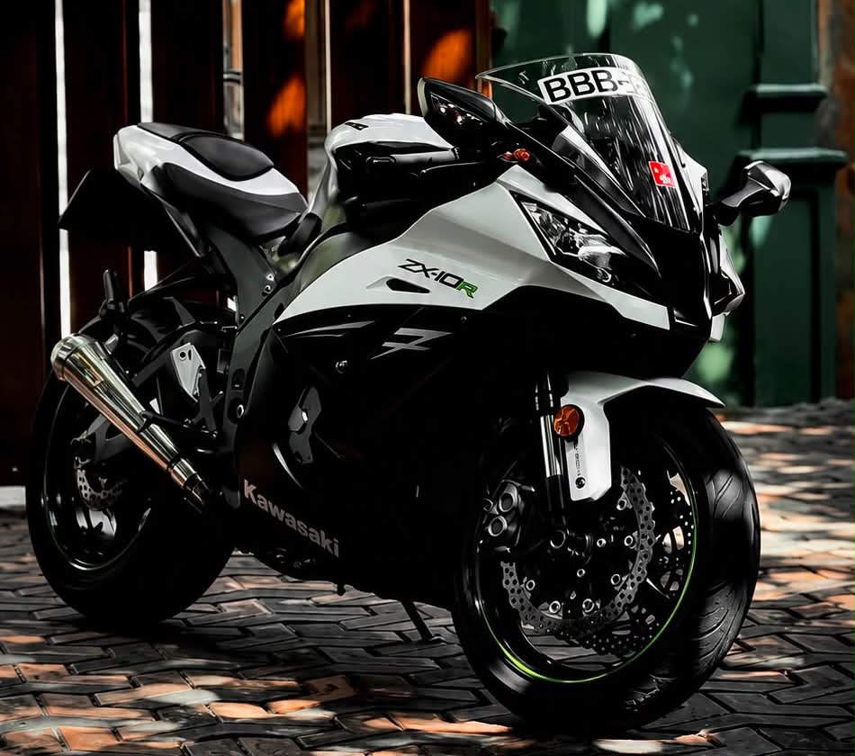 モモ Kawasaki Ninja ZX-10R 2015 ලක්ශ 28/= Call - 077 777 5584
