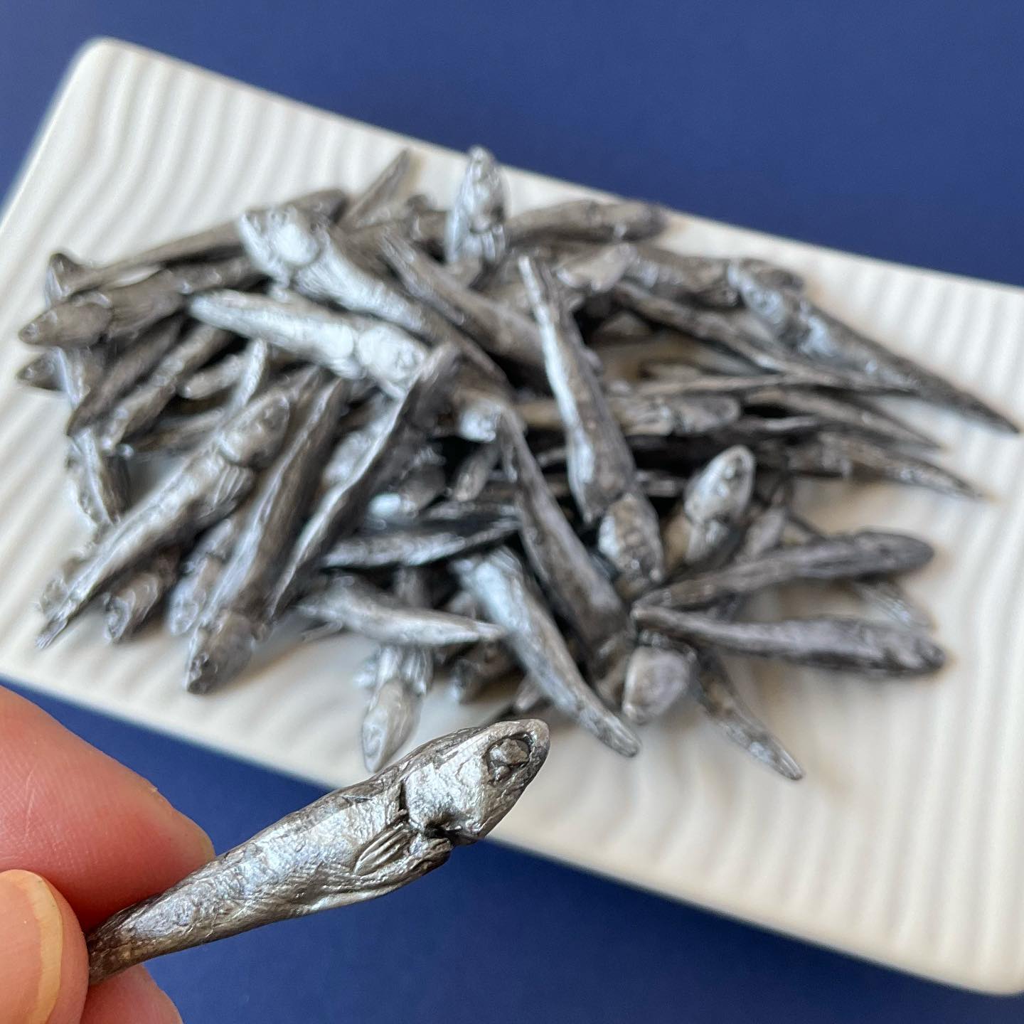 いのみん チンアナゴがフライになりました 本来は小骨が多くて食用には向かないらしいです 食べられないやつ Facebook
