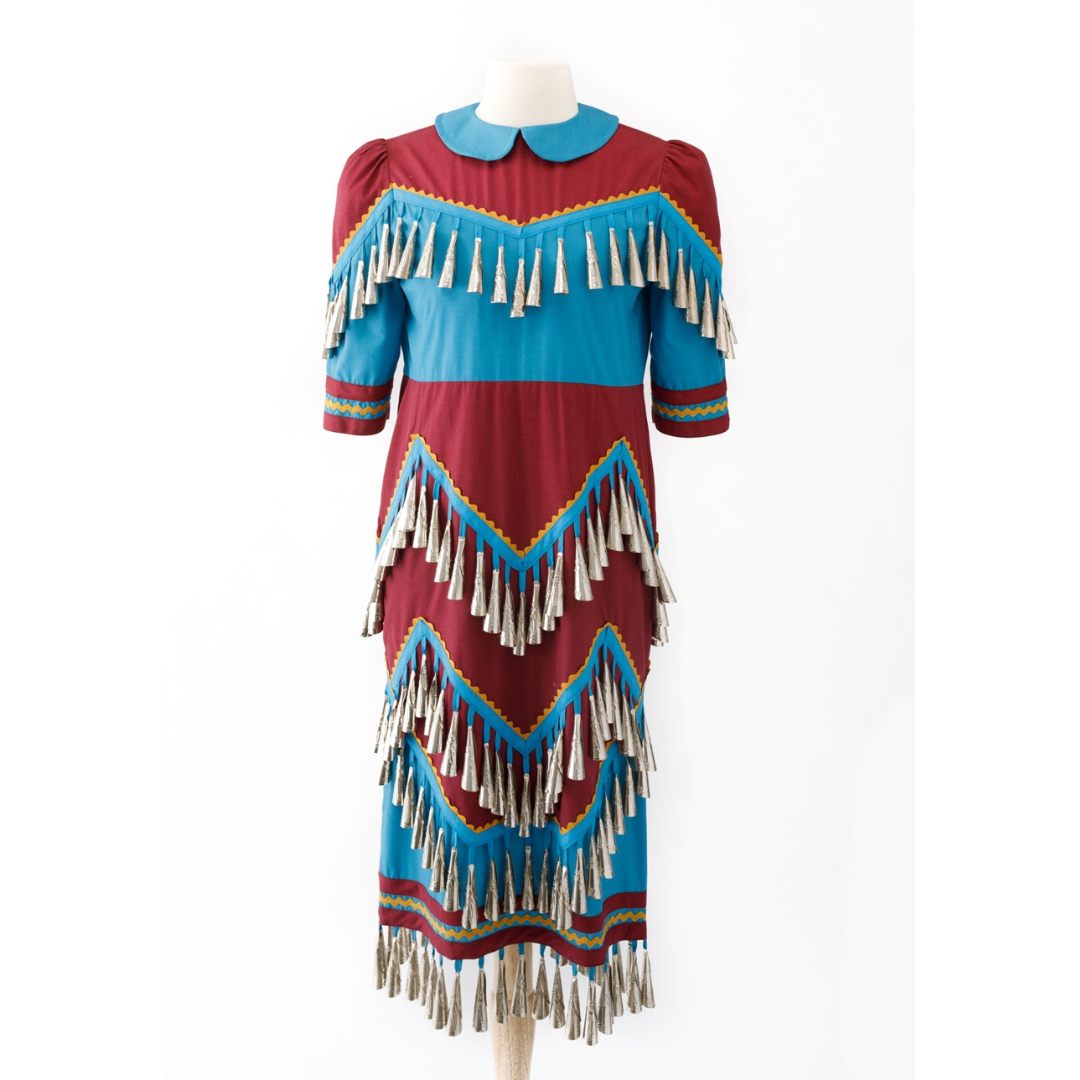 blue jingle dress This is a dress, one style of regalia worn by First Nations women and girls during special events, including powwows. Jingle also refers to the dance performed while wearing this sparkle co ord Colors:Champange Metal Mesh Slip Mini