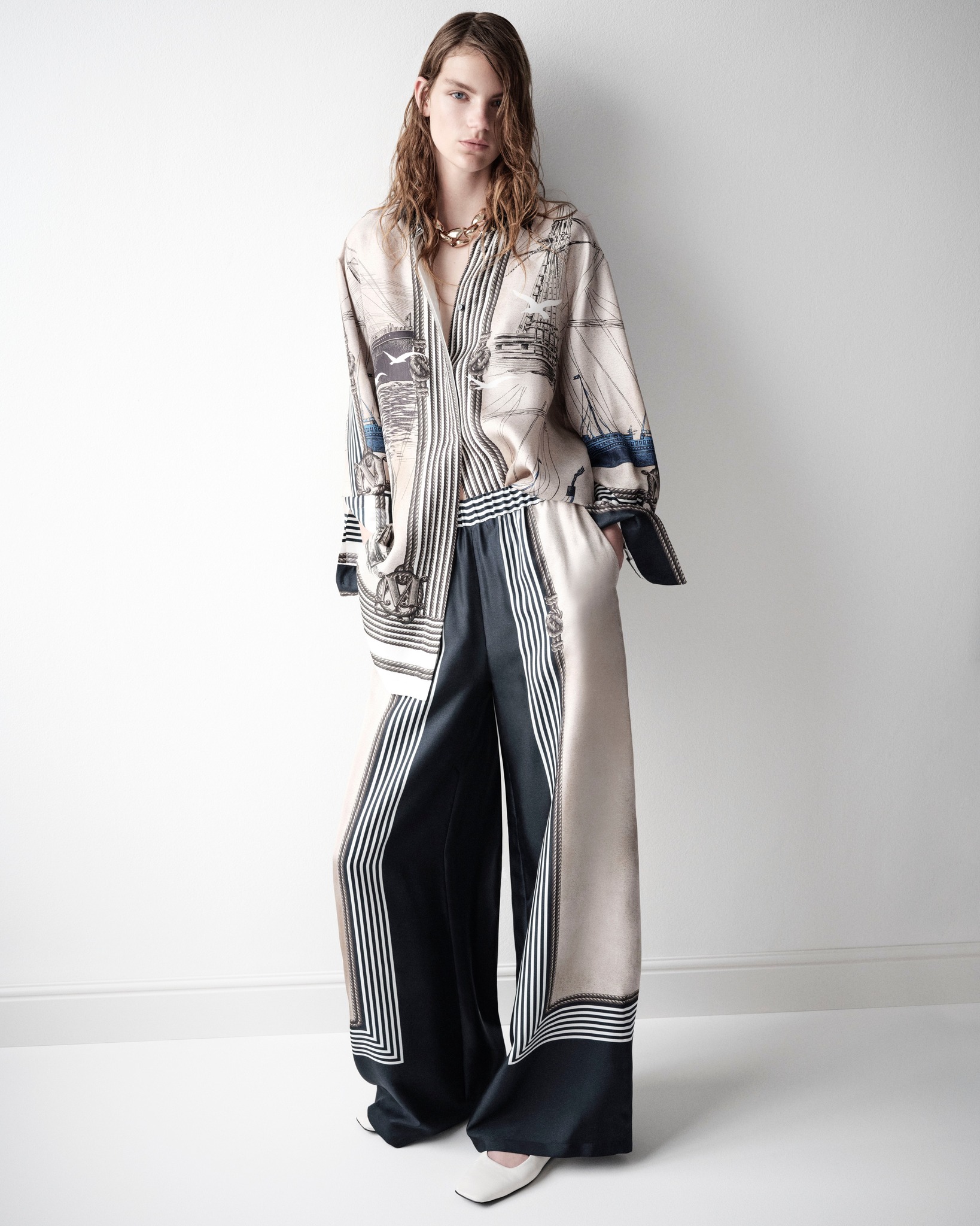 Max - Max Mara Shine! Collection is simple and glamorous at the 