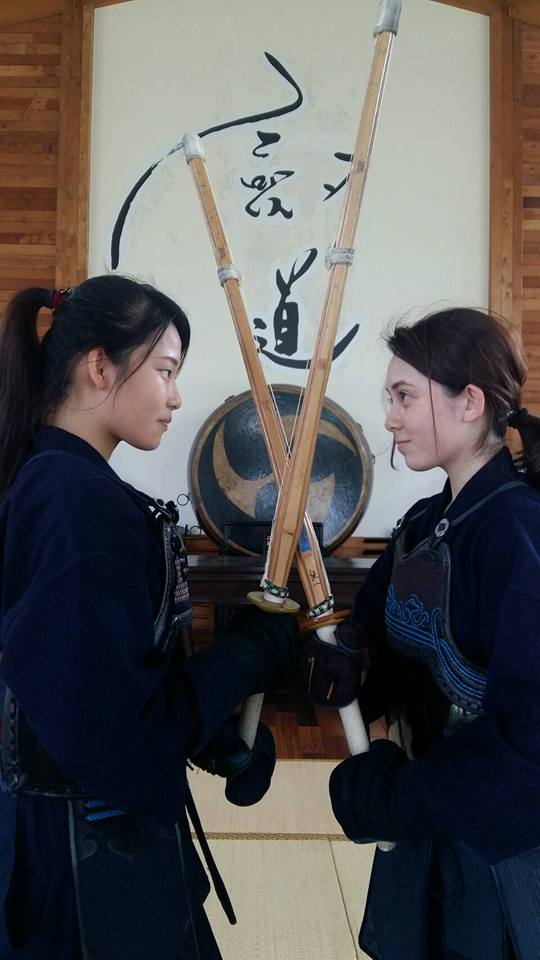 潛能劍道 - 正確的持竹劍姿勢示範 The correct way to hold a Kendo bamboo...