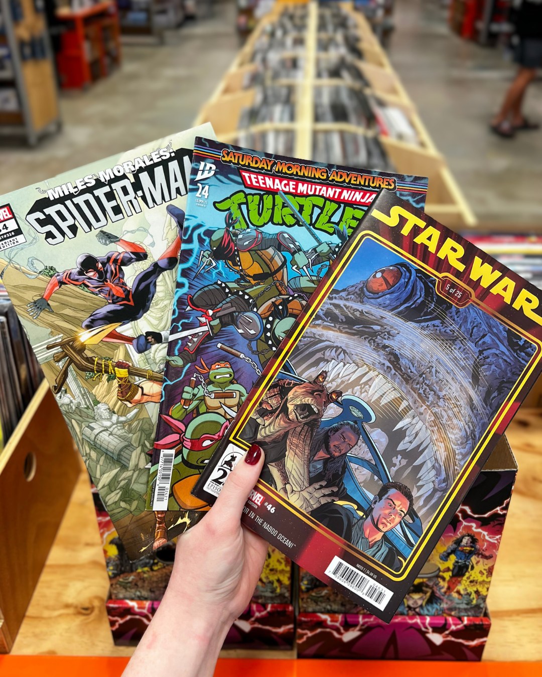 こちらはアメコミ15作品のセットです。 即購入OKです。 IT'S TRUE! We now carry comic books, and the best part is they're