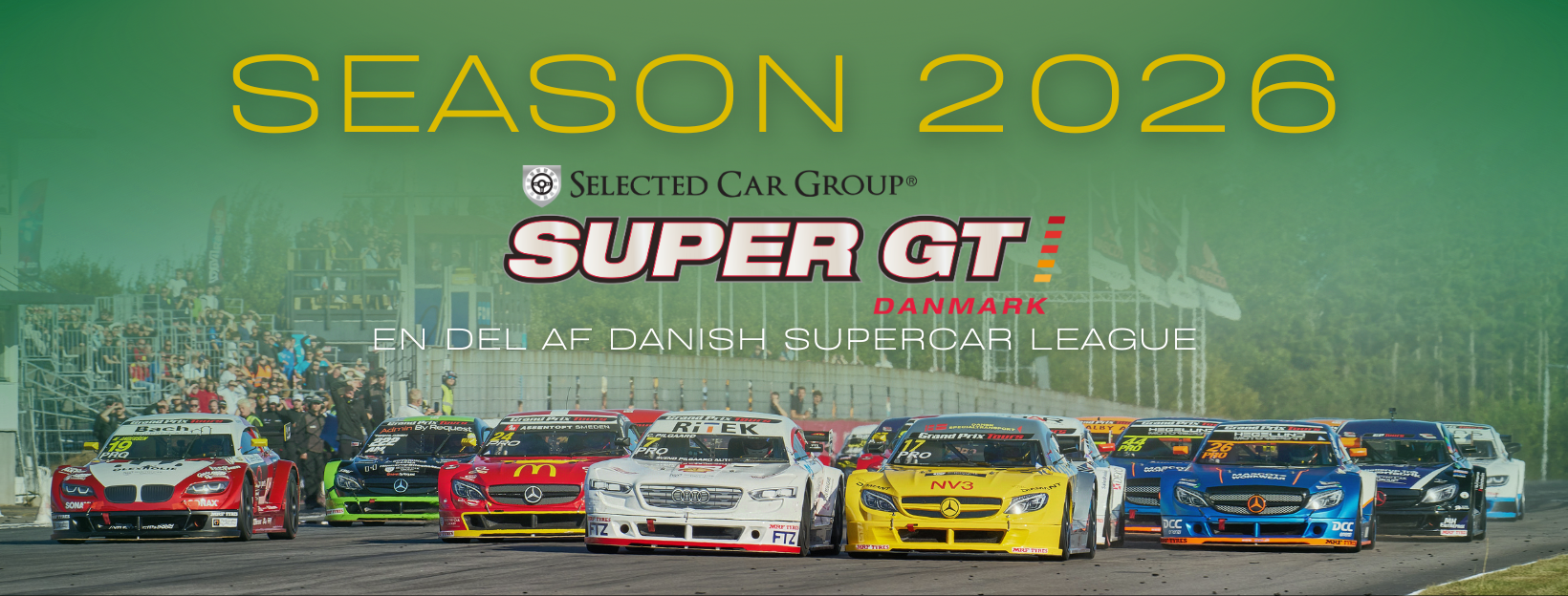 Super - Teamchef sidder selv i superbilen Hvem er det, der kører rundt ...