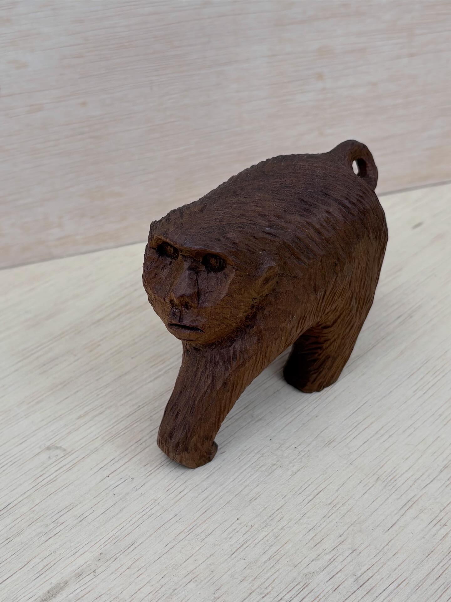 猿の木彫りの置物入荷しました❣️お部屋のインテリアにどうぞ