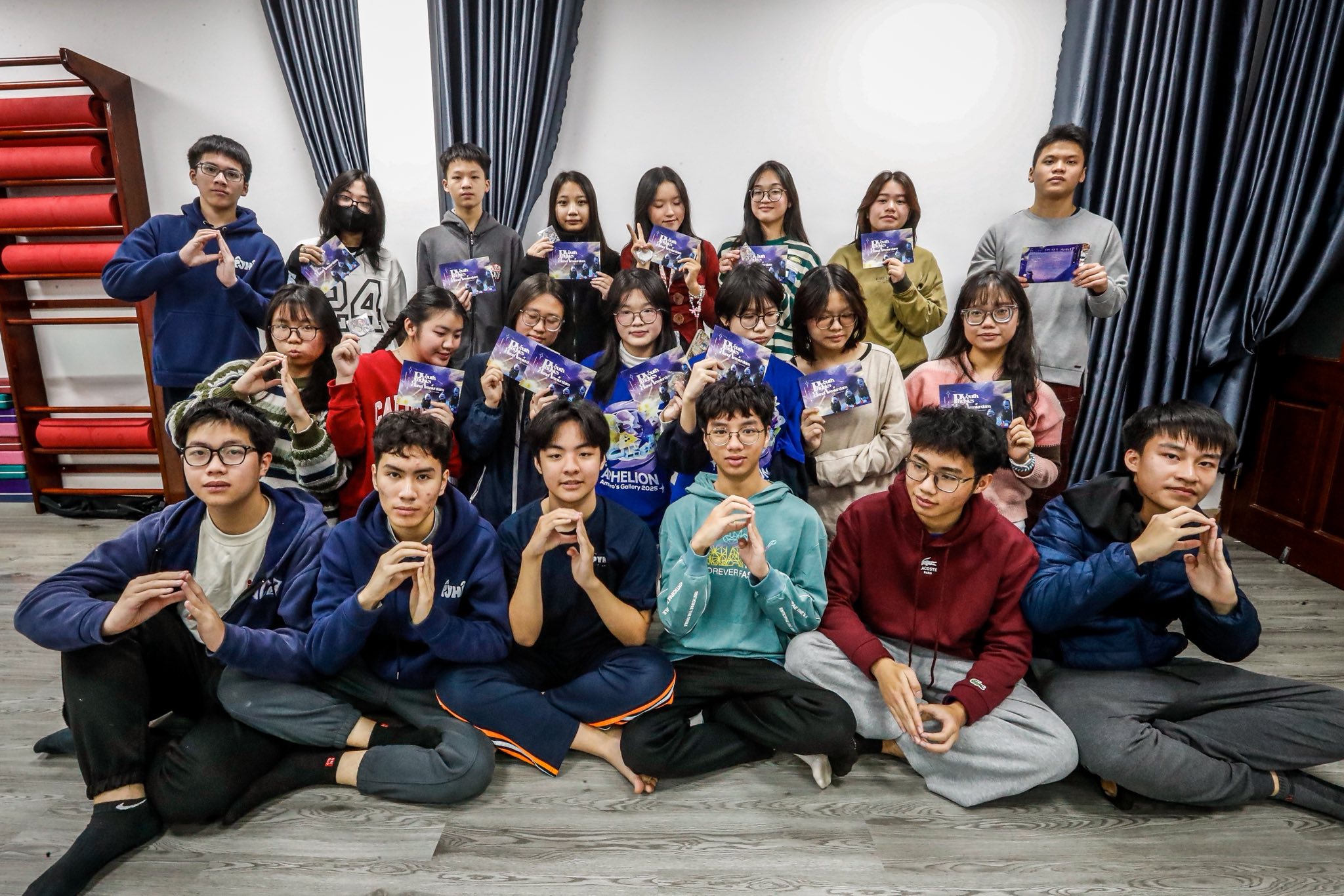 PYHA - Physics... - PYHA - Physics & Youth Hanoi - Amsterdam