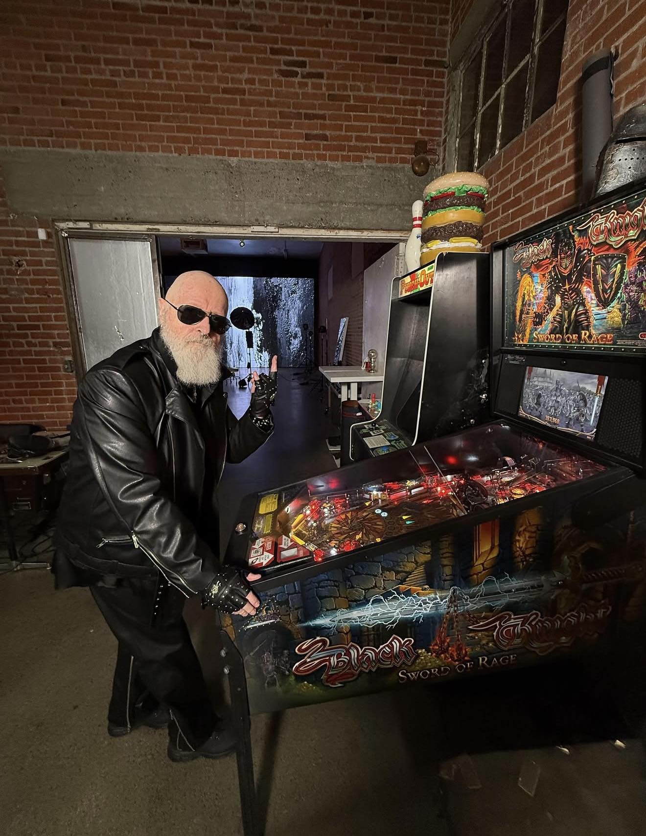 Rob - “wizard” 🤘🏻😈🎤🔊Stern Pinball | Facebook