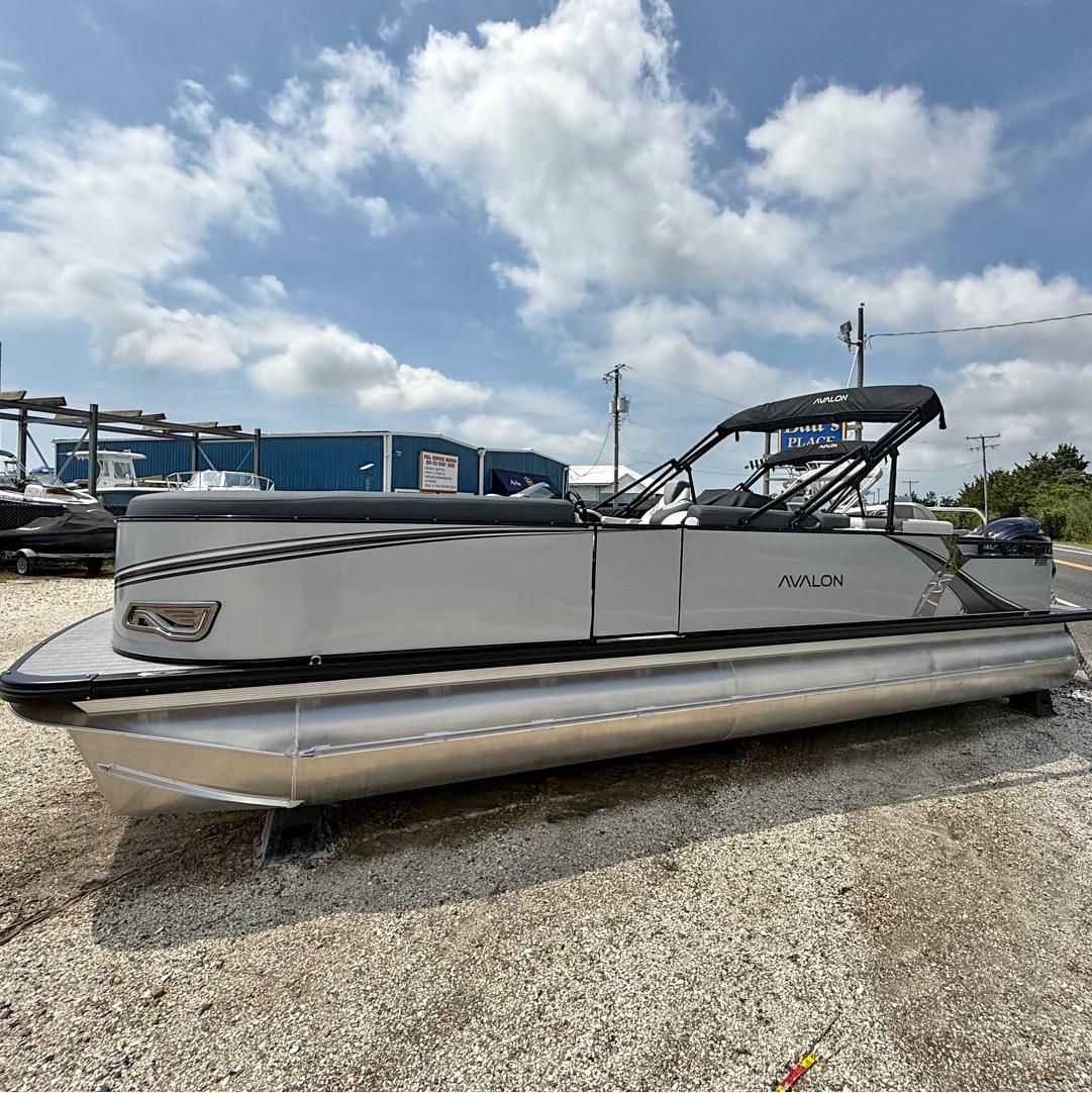 2025 Avalon LSZ 2585 Rear Fish