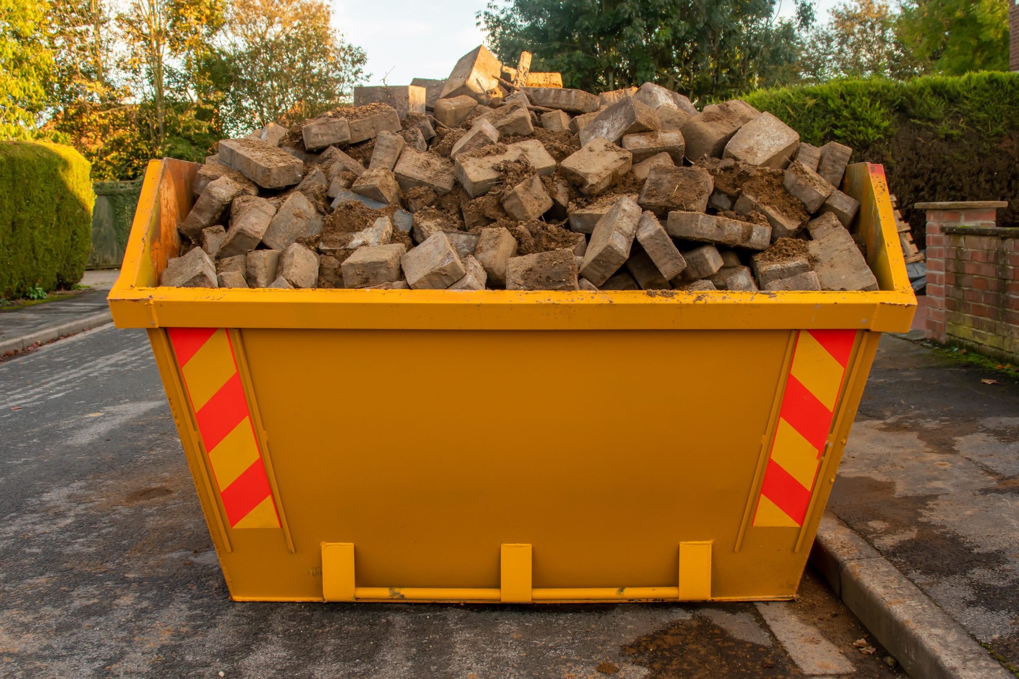 Bulk - 🚨 INERT OR MIXED WASTE? KNOW THE DIFFERENCE! 🚨 Hiring a skip for ...