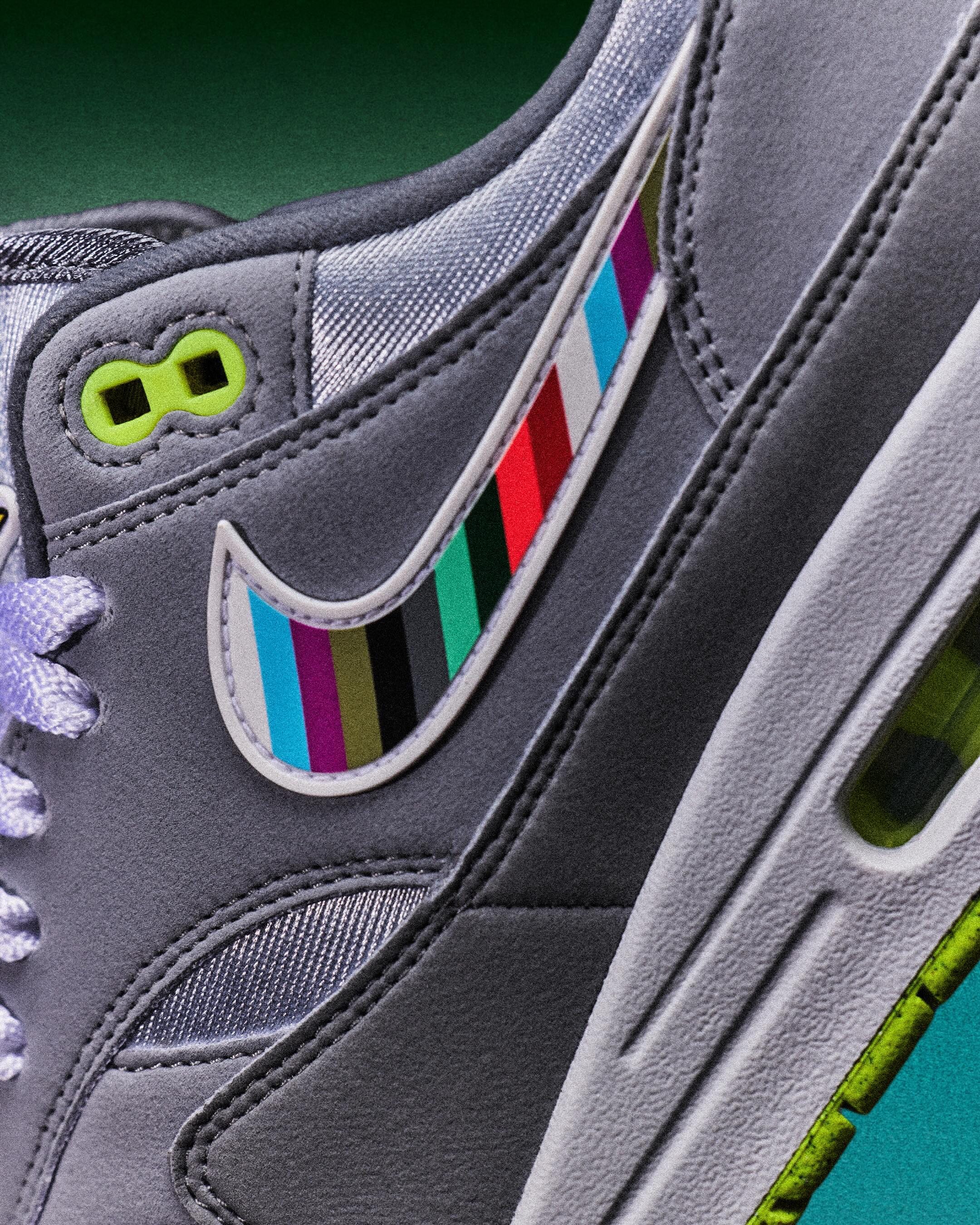 Flight - Jeff Staples' Nike SB Dunk Low Pro “Pigeon” epitomizes