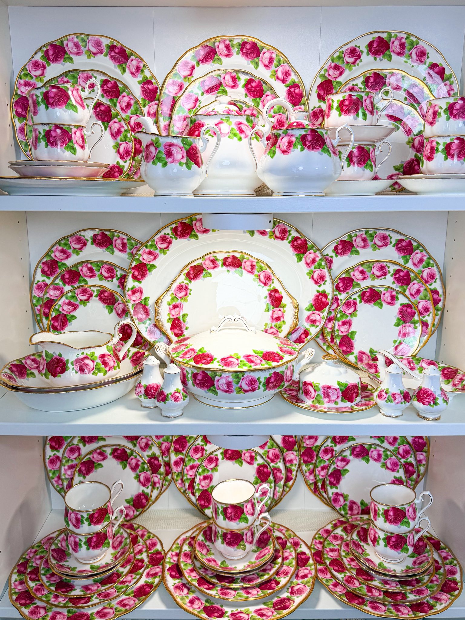 ✨ROYAL ALBERT OLD ENGLISH ROSE Dinner Service for 12✨