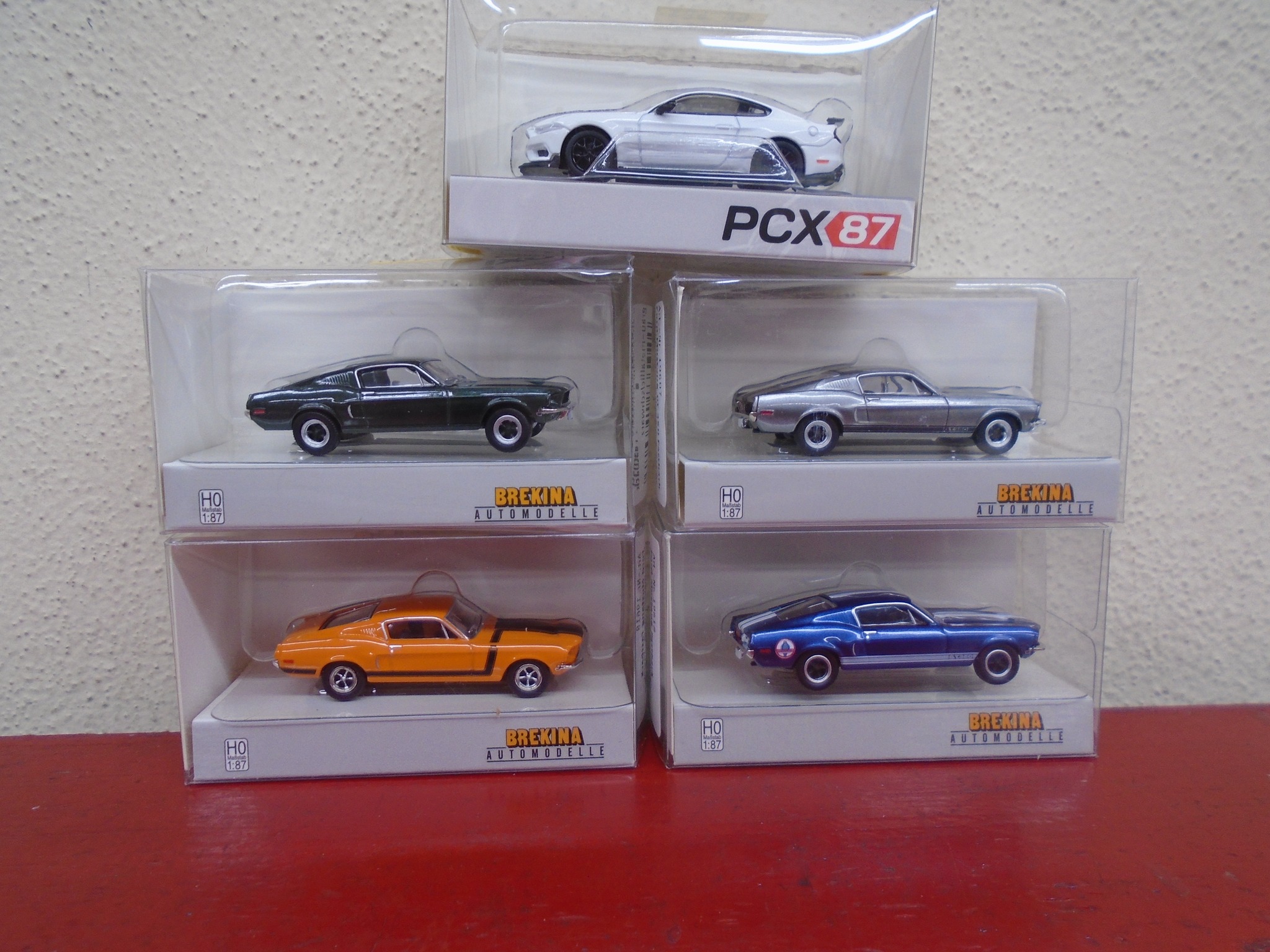 New HO scale model vehicles available