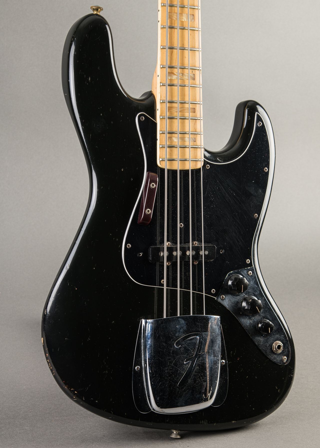 1975 Fender Jazz Bass in black