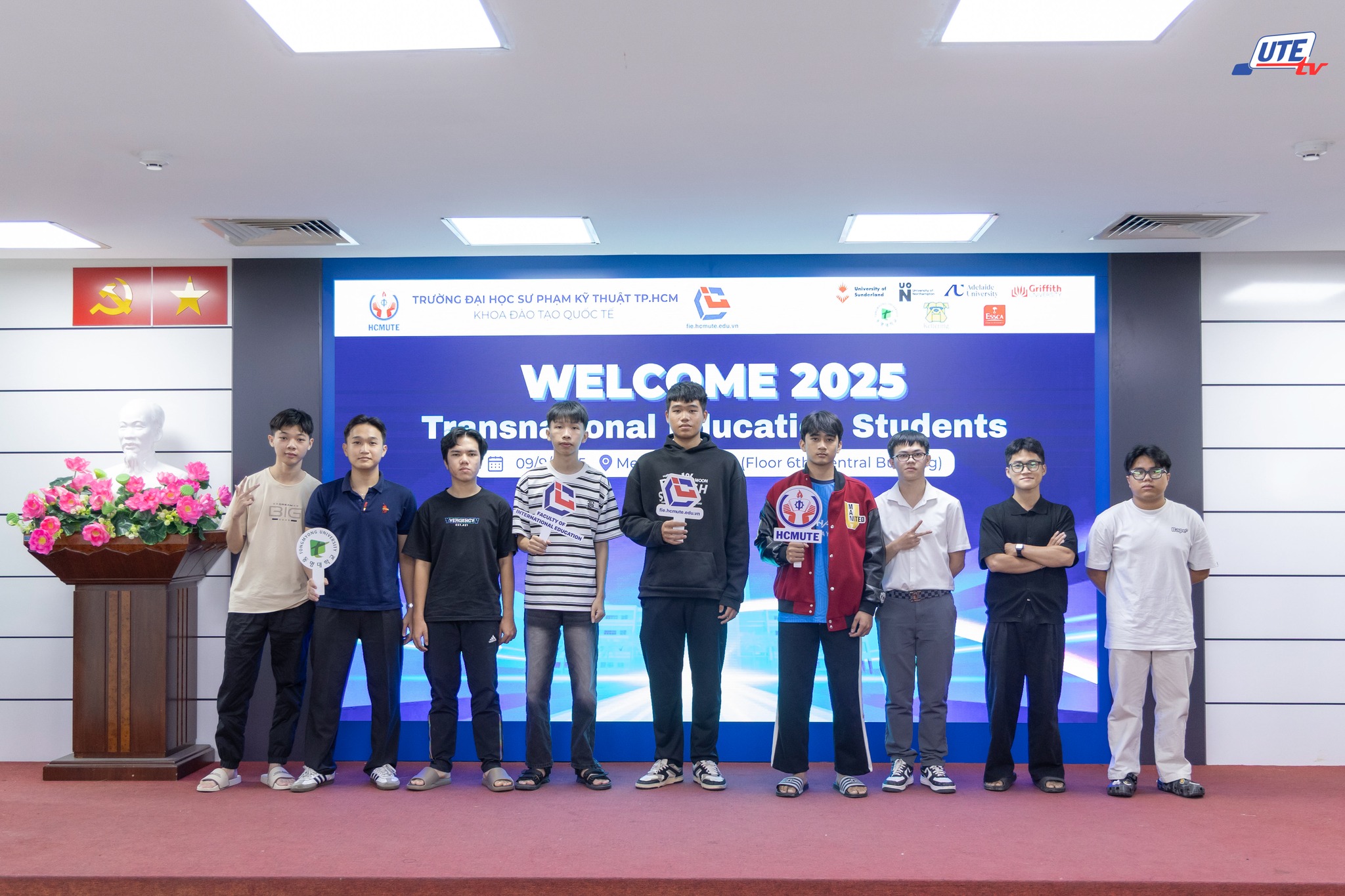 Khoa - Các TSV check-in trước khi chương trình bắt đầu | Facebook