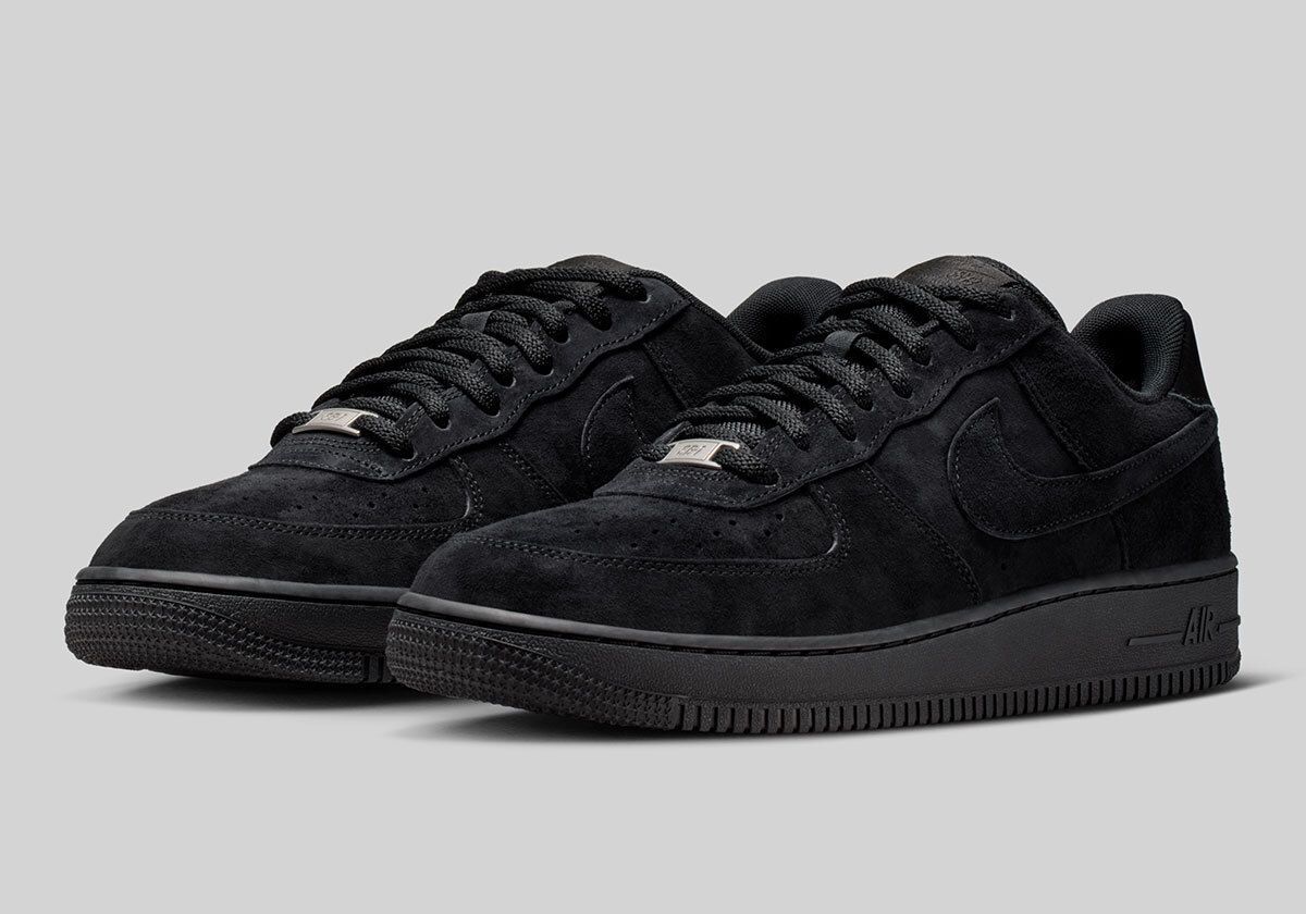 NIKE AIR FORCE 1 
