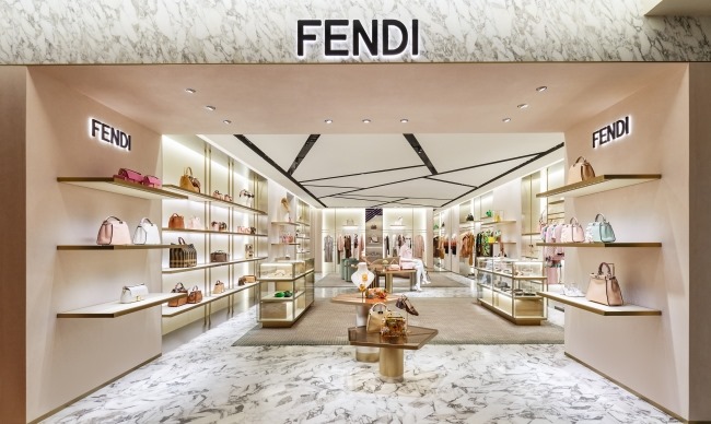FENDIの定番毛皮。日本橋三越200万円書いました。 ありがたく