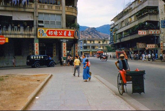 廣東話資料館cantonese Museum 1955年 九龍深水埗大埔道大埔道tai Po Road 係 大埔公路 喺九龍市區嘅一段 呢條路唔係喺 大埔區嘅 大埔道同青山道 青山公路喺市區嘅一段 同樣都係香港早期嘅路段 起 大埔道 同 青山道 嘅目的係為咗接駁由九龍 彌敦道 去