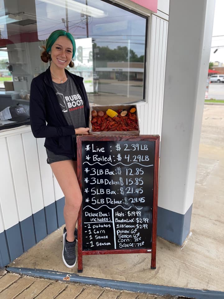 Rubba - A pretty smile & some delicious crawfish!🦞 Can’t beat that ...