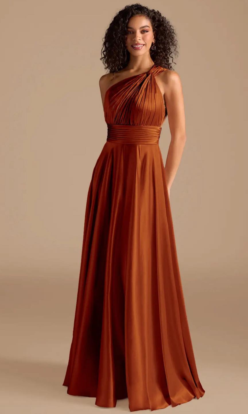 azazie everett bridesmaid dress Olson also name-checked as a solid bet for affordable and size-inclusive selections of more traditional bridesmaid-y styles. Th[e Azazie Bridesmaid] is available in nearly 75 different colors.