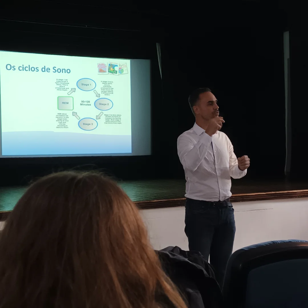 AEPAL - A Biblioteca Escolar recebeu hoje a oferta de livros, no valor ...