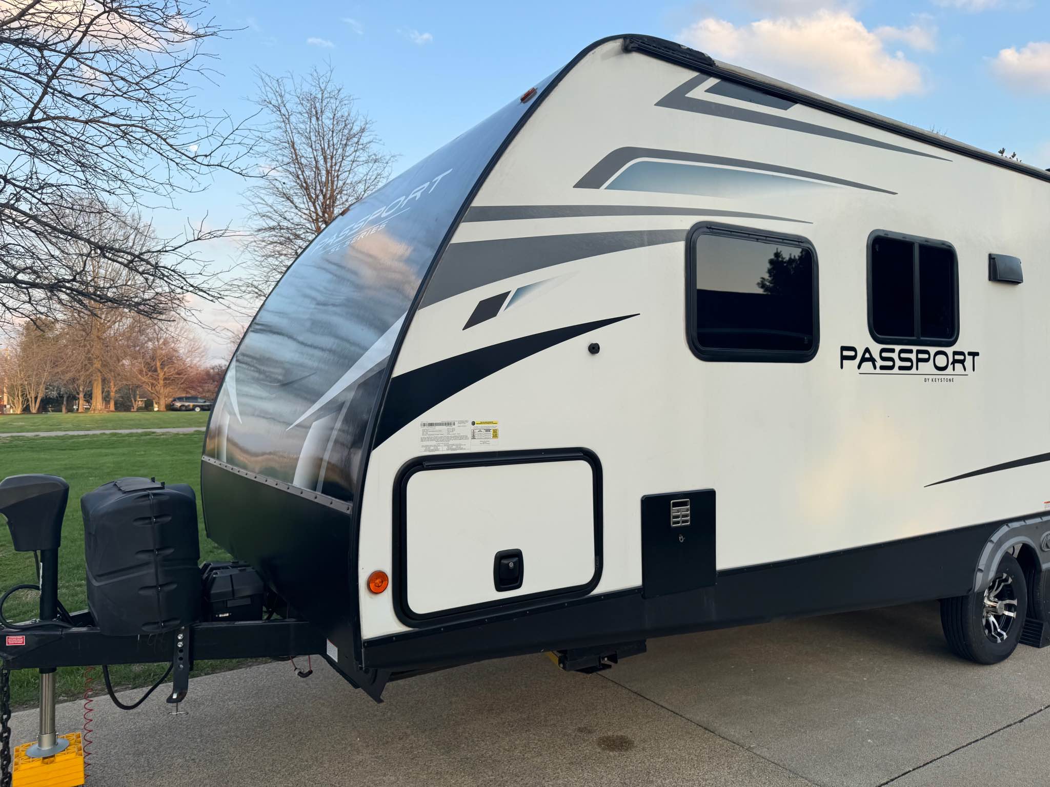 2022 Keystone Passport 219BH Travel Trailer – Excellent Condition. 1/2 ...