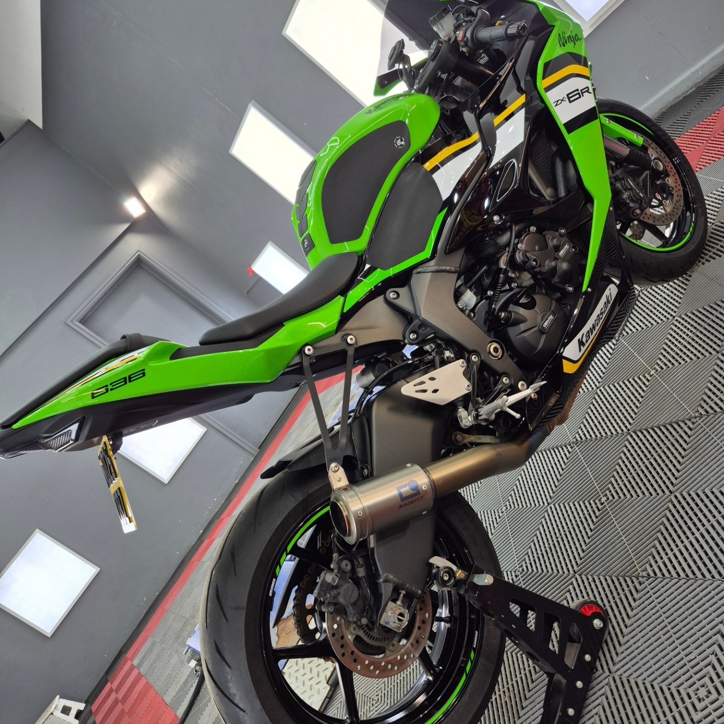 Kawasaki ZX6R in for the full works 🔥 This one received a