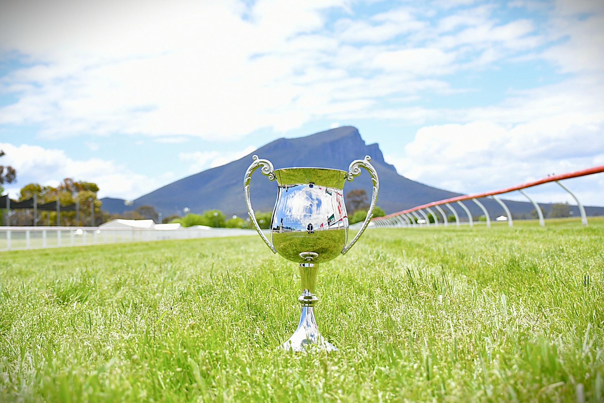 Hamilton - Thousands expected, eight races and a backdrop like no other ...