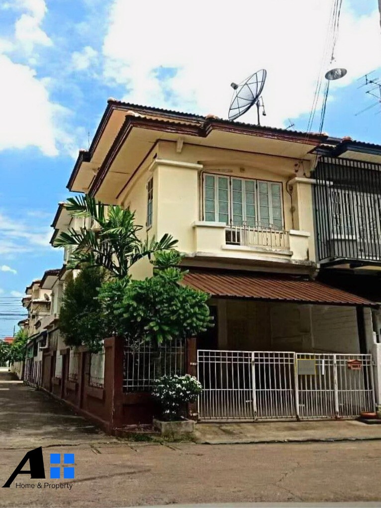 ทาวน์โฮมหลังมุม เล่นระดับ 3 ชั้น... - A Plus Home & Property | Facebook