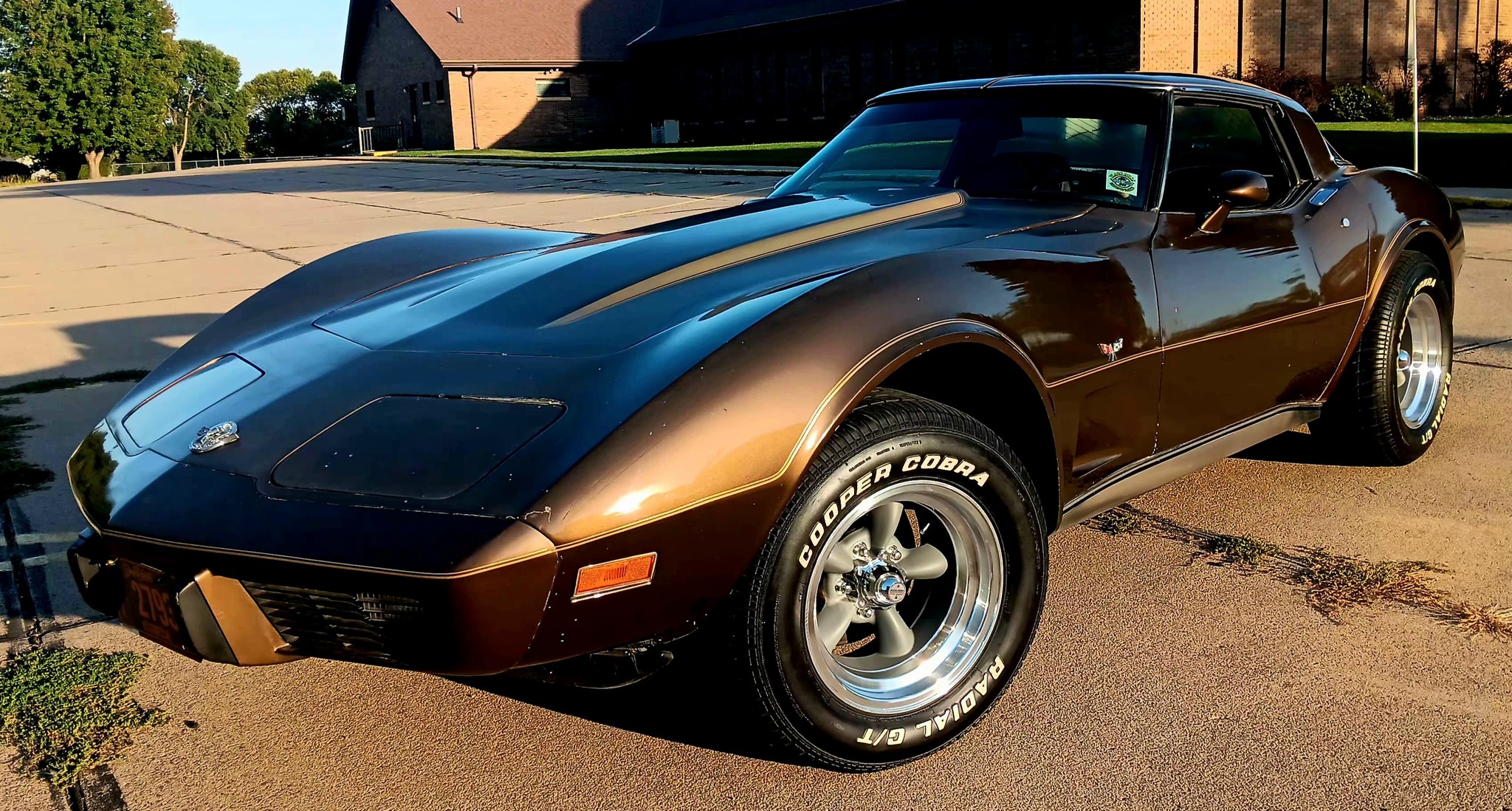 Grant GT Sport 13 3/4” Steering Wheel For 1968-1979 Corvette – Crossed Flags Horn Button, Black