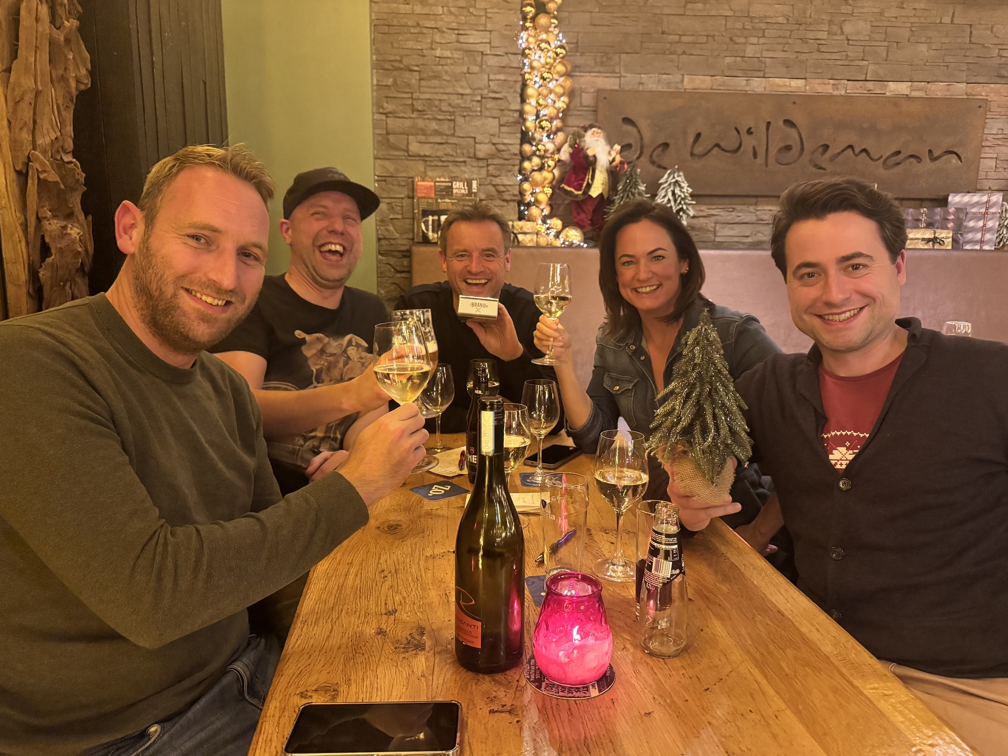 Pubquiz040 - Winning! Het team met tijgerbloed. Brand X legde de ...