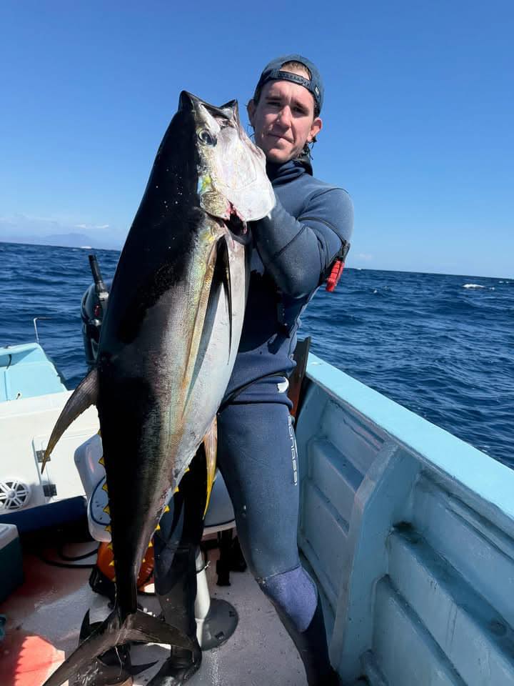 YELLOWFIN TUNA 🔥🔥🔥 Epic dive. First fish was big, but the shot didn’t ...