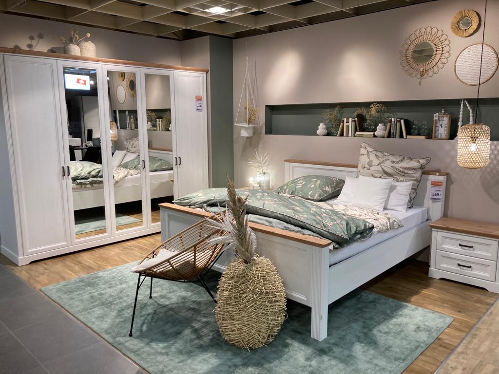 Kennst du schon unseren MEGASTORE? Junges und modernes Wohnen zu top Preisen! 🤑 Das Beste: Alle Möbel sind direkt vor Ort auf Lager, um sofort loszuwohnen