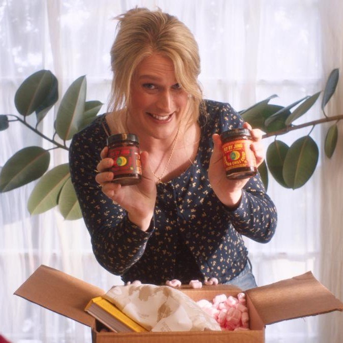 🎬 A critically acclaimed debut that skewers internet fame food  