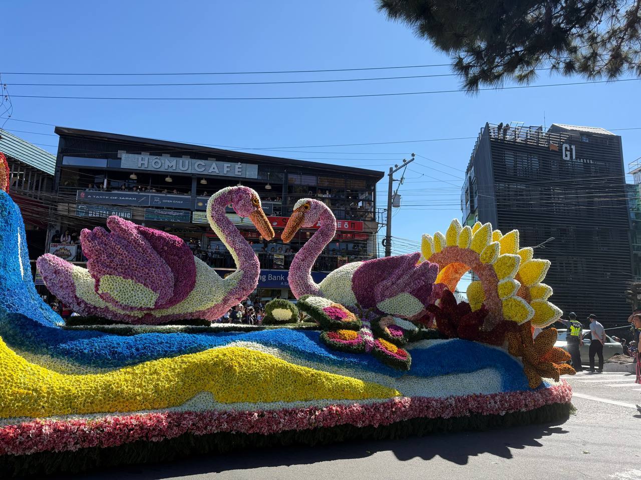 Rappler - Grand floral floats rolled through Baguio City during the ...