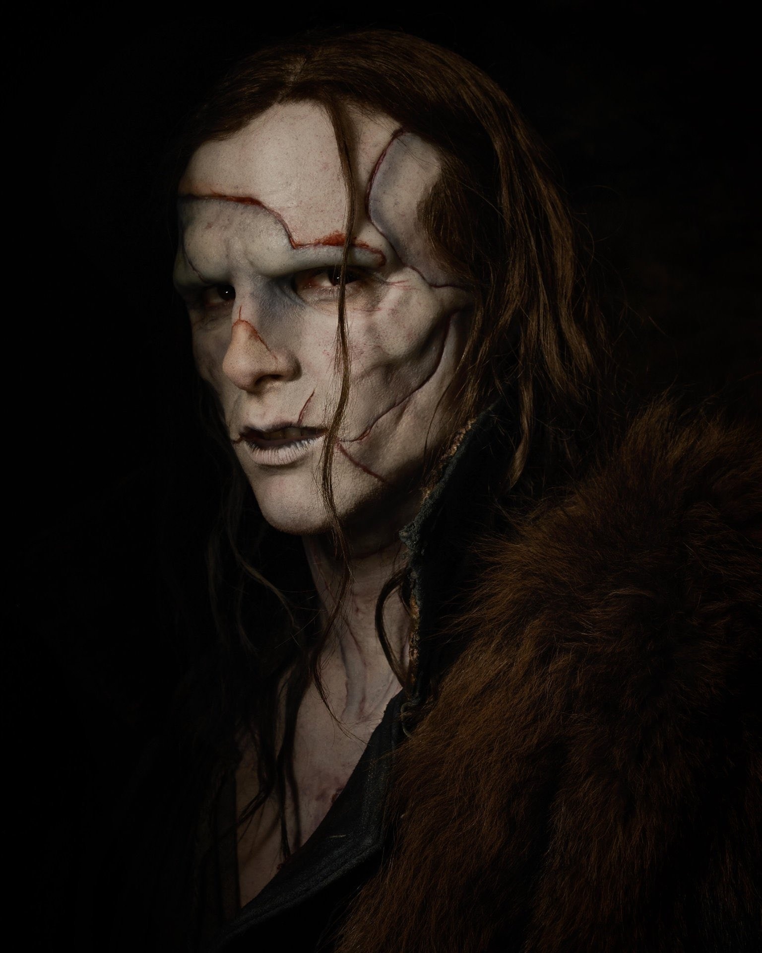 Jacob Elordi como la criatura en FRANKENSTEIN de Guillermo del Toro 
