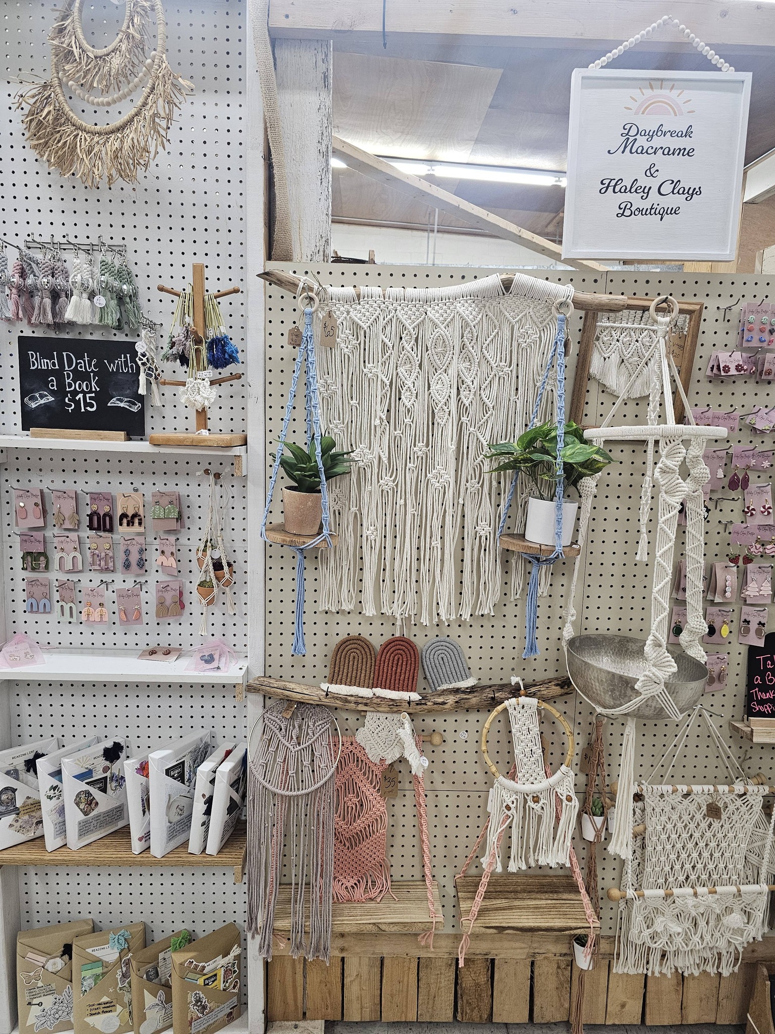 Emma Rae's Antiques &... - Emma Rae's Antiques & Uniques