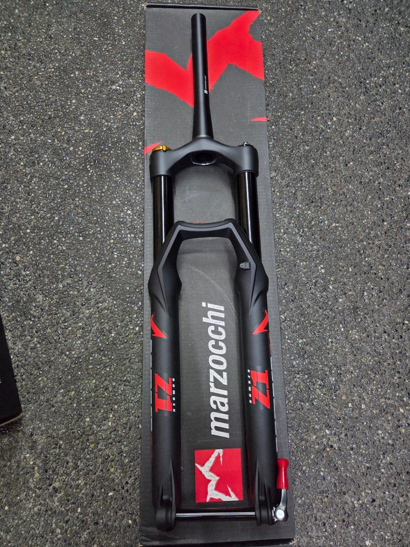 Sale! ₱26,000 only Marzocchi Bomber Z1 Coil MTB Fork 170mm 29 