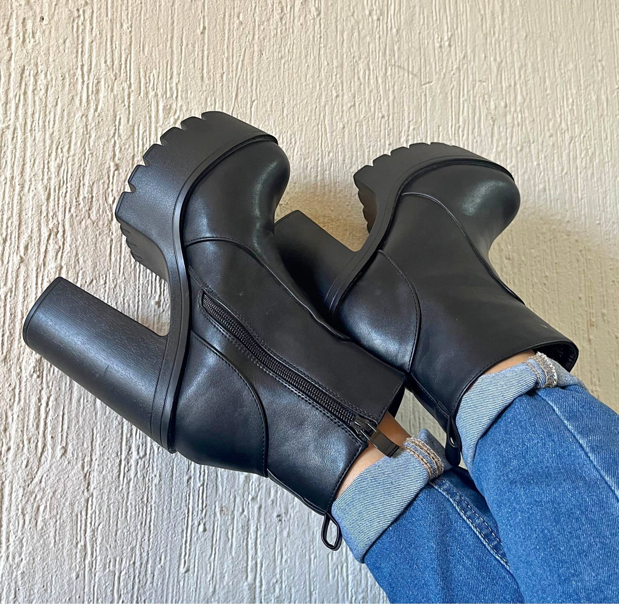 Botas negras de plataforma tipo chunky 🖤 - Boots - Veracruz | Facebook ...