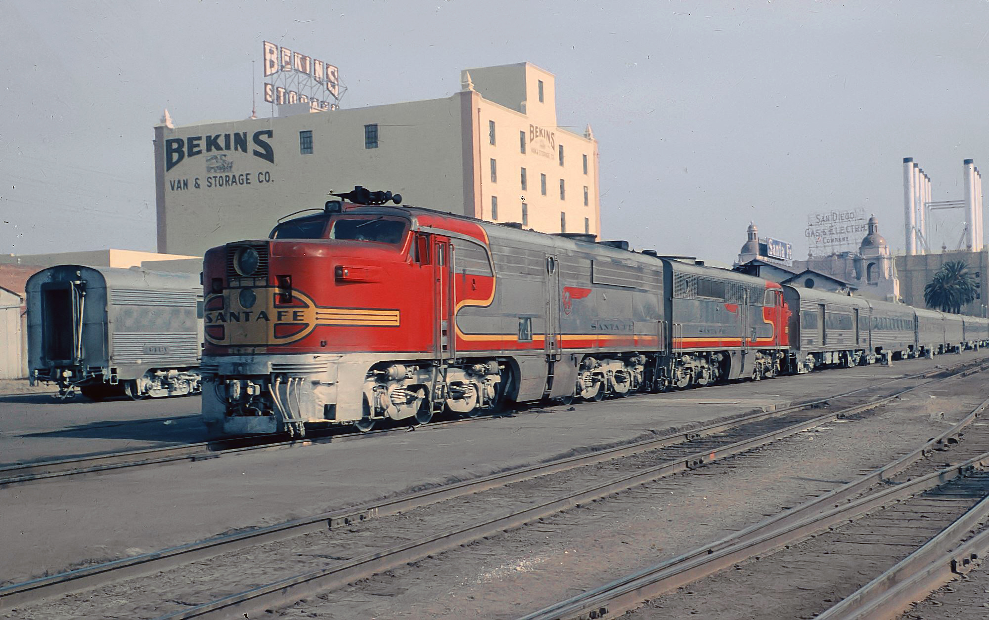 American-Rails.com - Train 77, a 