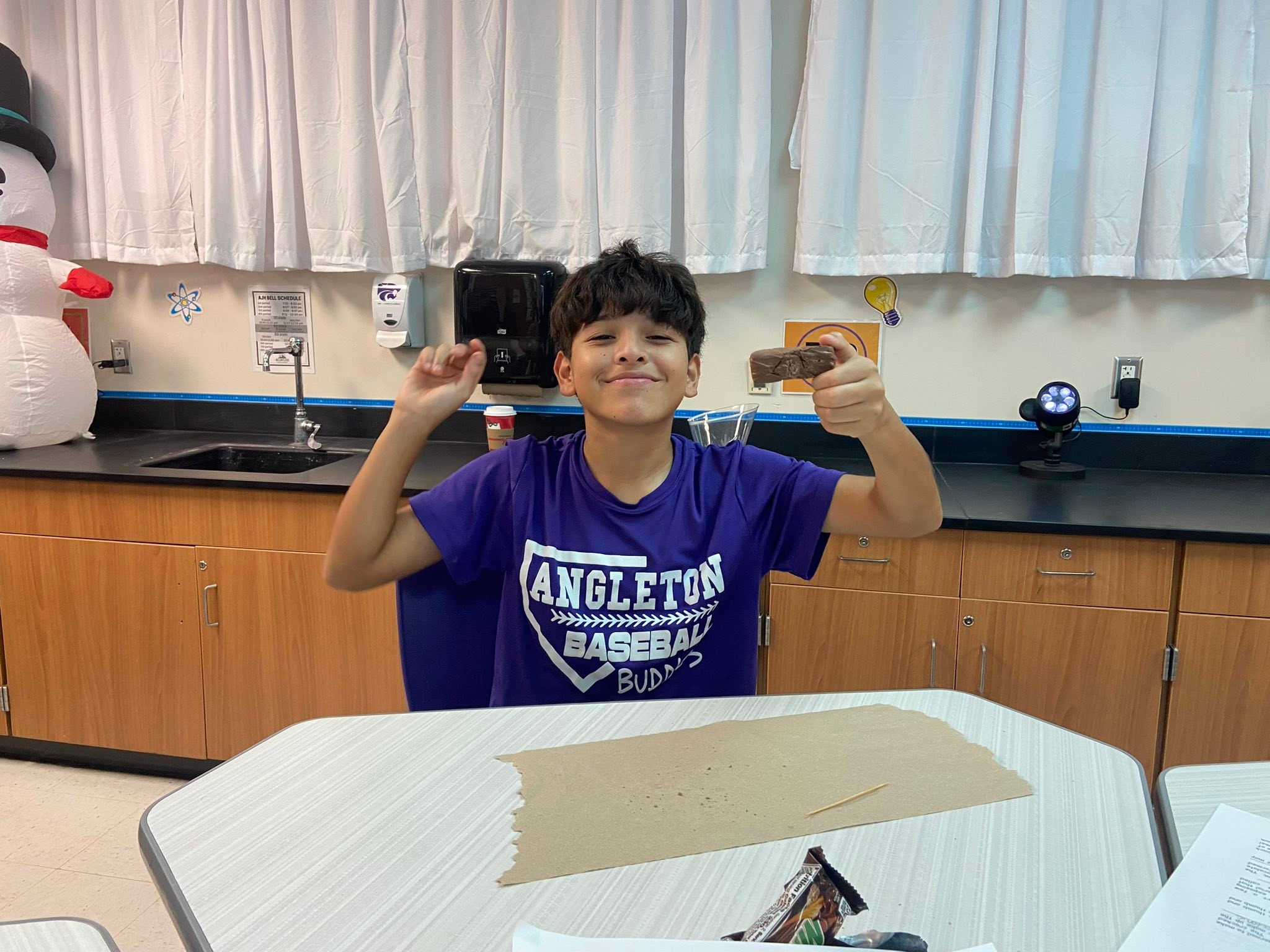 🌍🍫 Learning you can sink... - Angleton Junior High School | Facebook