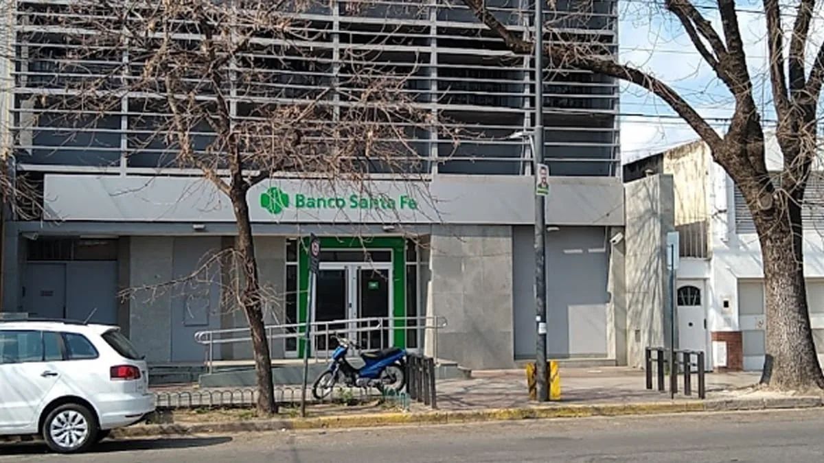Periódico - La Bancaria denuncia despidos masivos en el Banco de Santa ...