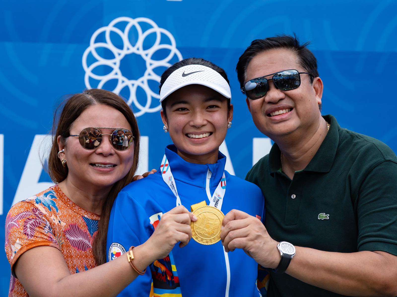 Newsline - ALEX EALA CELEBRATES SEA GAMES GOLD WITH FAMILY Alex Eala ...
