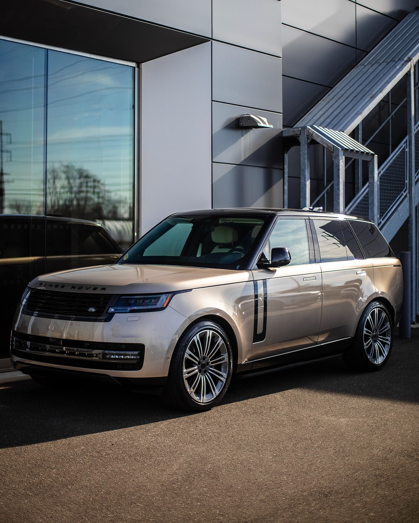 Land - Batumi Gold over Perlino. A 2026 Range Rover Autobiography ...