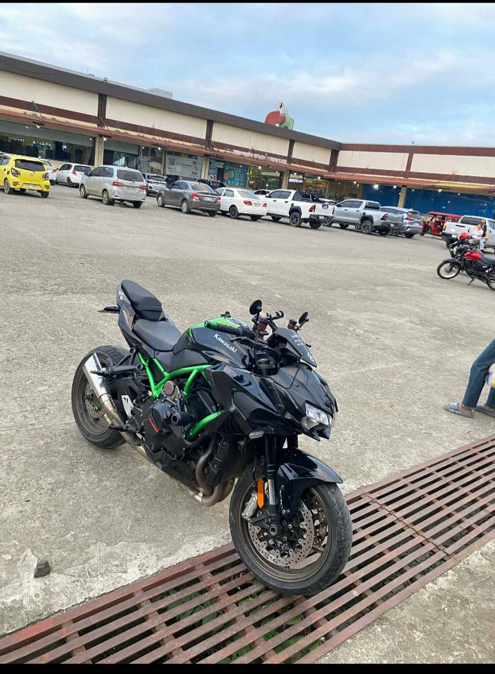 RUSH SALE‼️ Kawasaki ZH2 Supercharged 2022 model 17k odometer