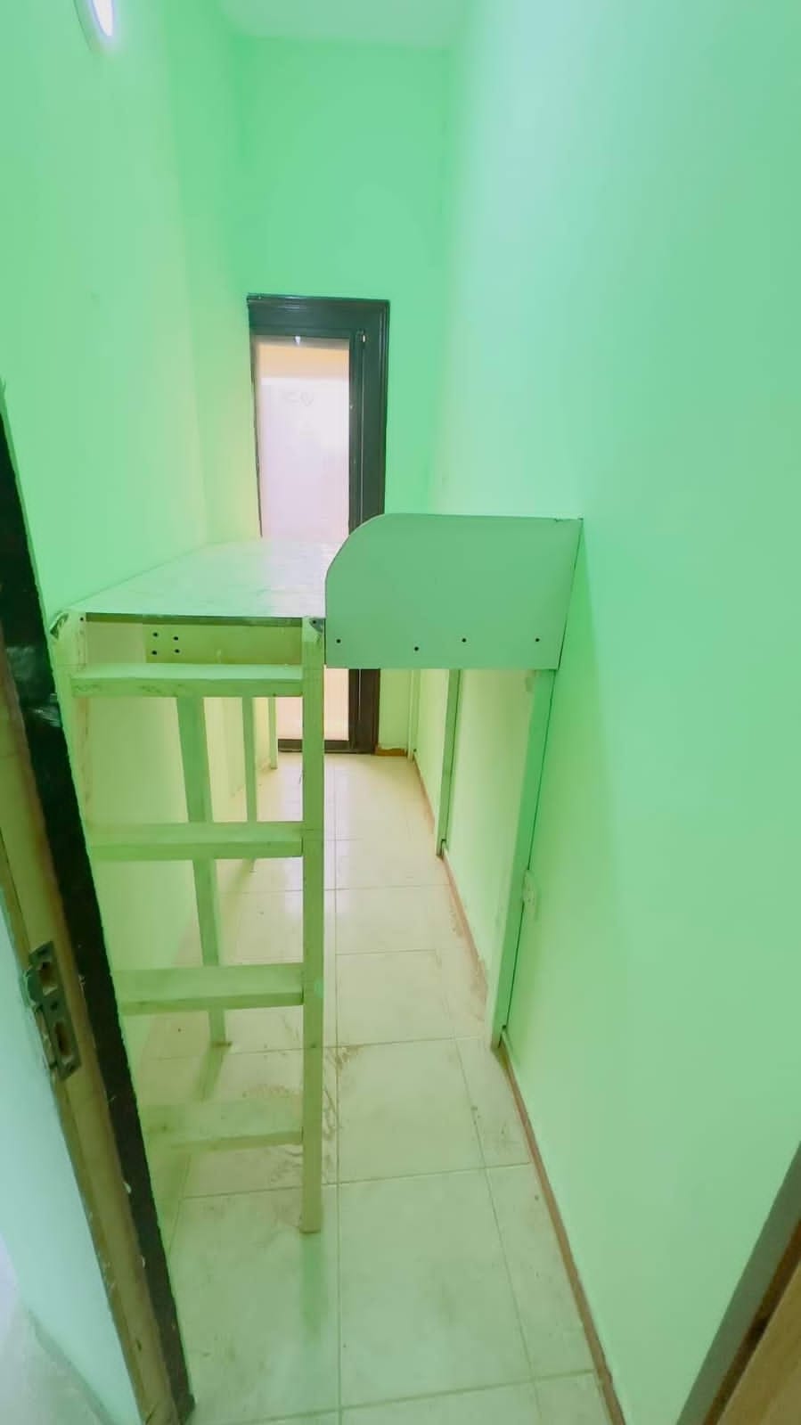 Rigga/Muraqqabad- Partition for Rent