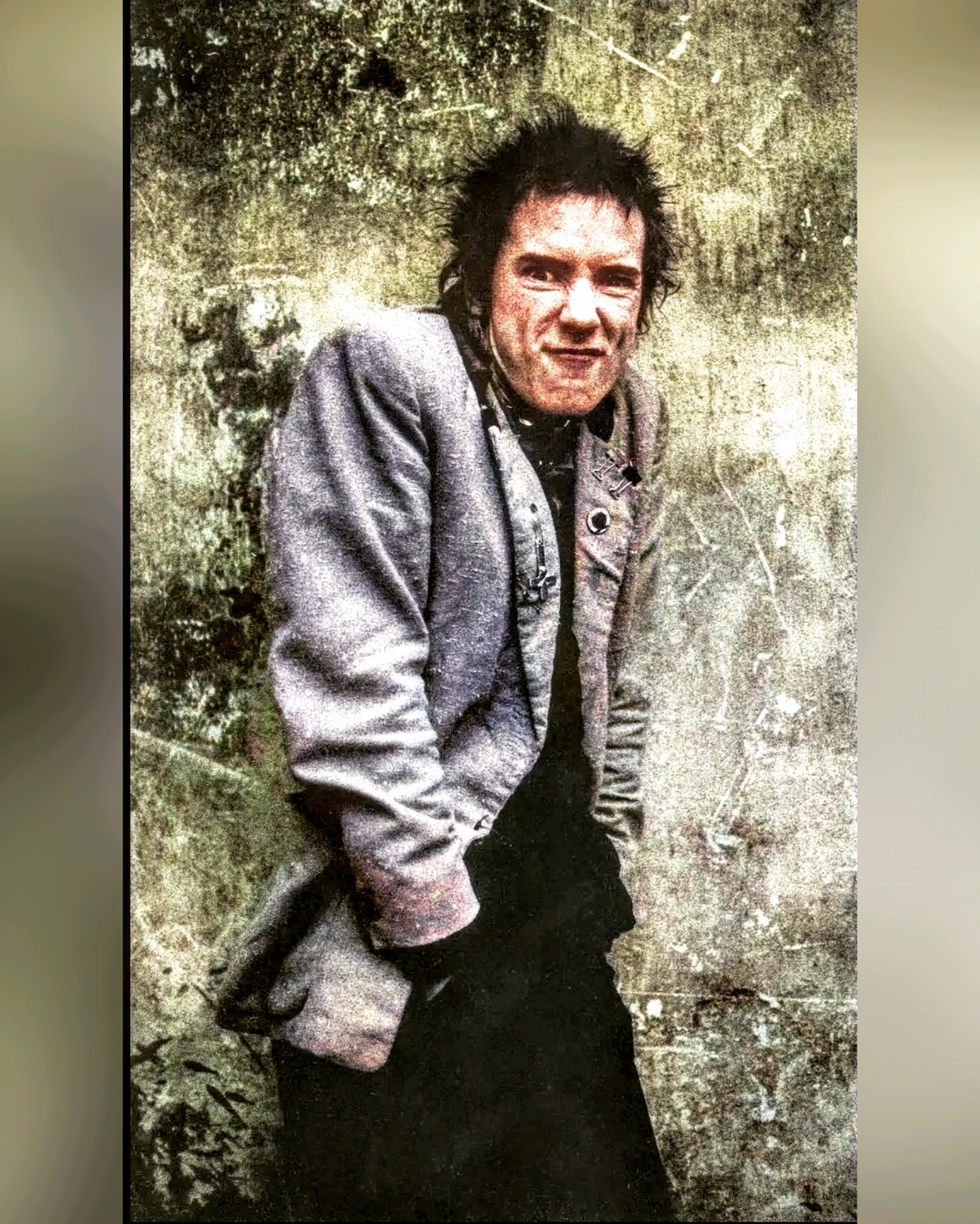 Johnny Rotten & His Brothers – A 1977 Snapshot 🎸🔥 A rare glimpse