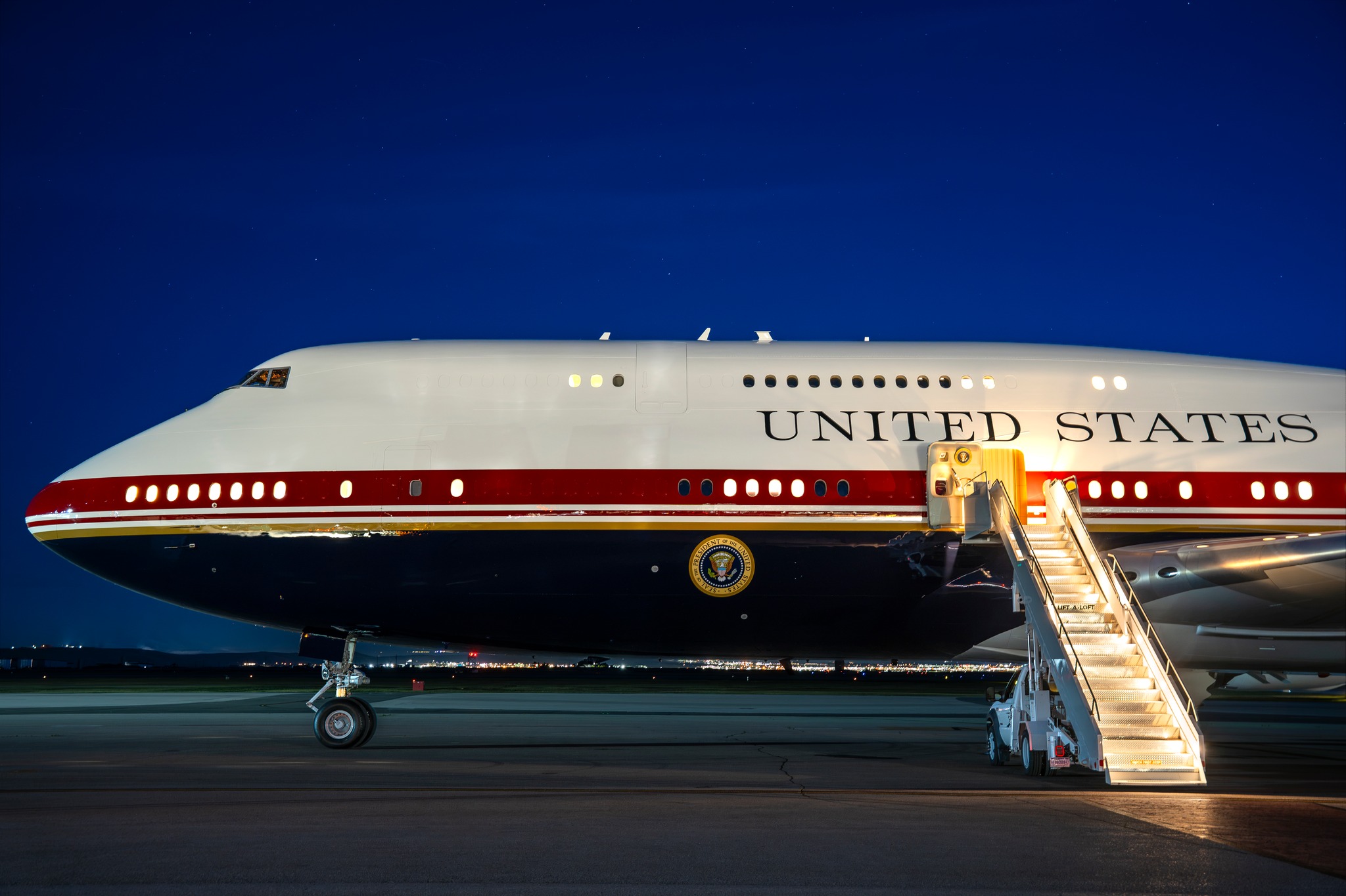 No introduction needed. 🇺🇸✈️ #SAMFox #PerfectionIsOurStandard
